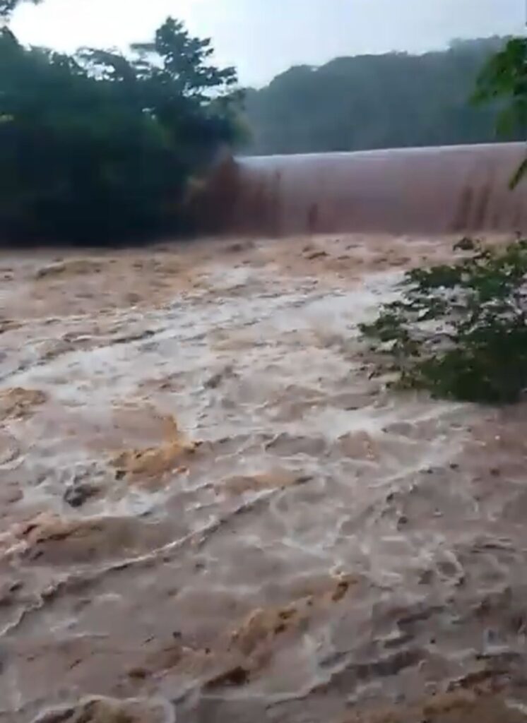 Por alta turbiedad, cierran temporalmente el acueducto de la presa Yuribia, varias colonias afectadas de Coatzacoalcos