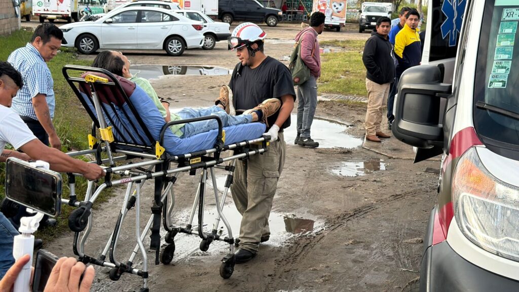Entra a cirugía taxista herido en accidente en la Transístmica; piden oraciones por su recuperación