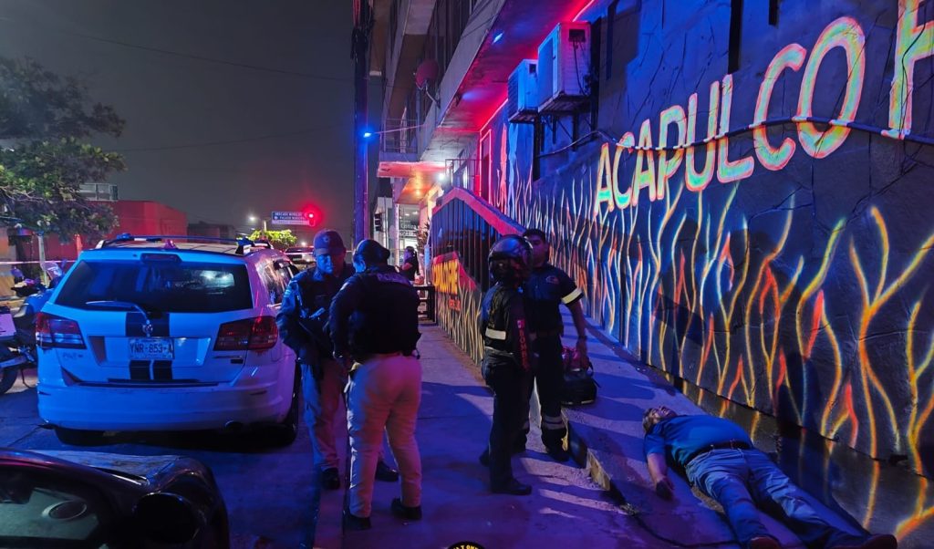 Riña en bar “Acapulco Fire” termina con un hombre muerto